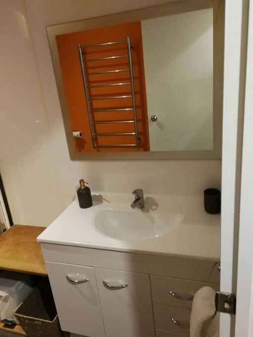 Central Cozy House - 10 Min Walk To Town Куийнстаун Екстериор снимка